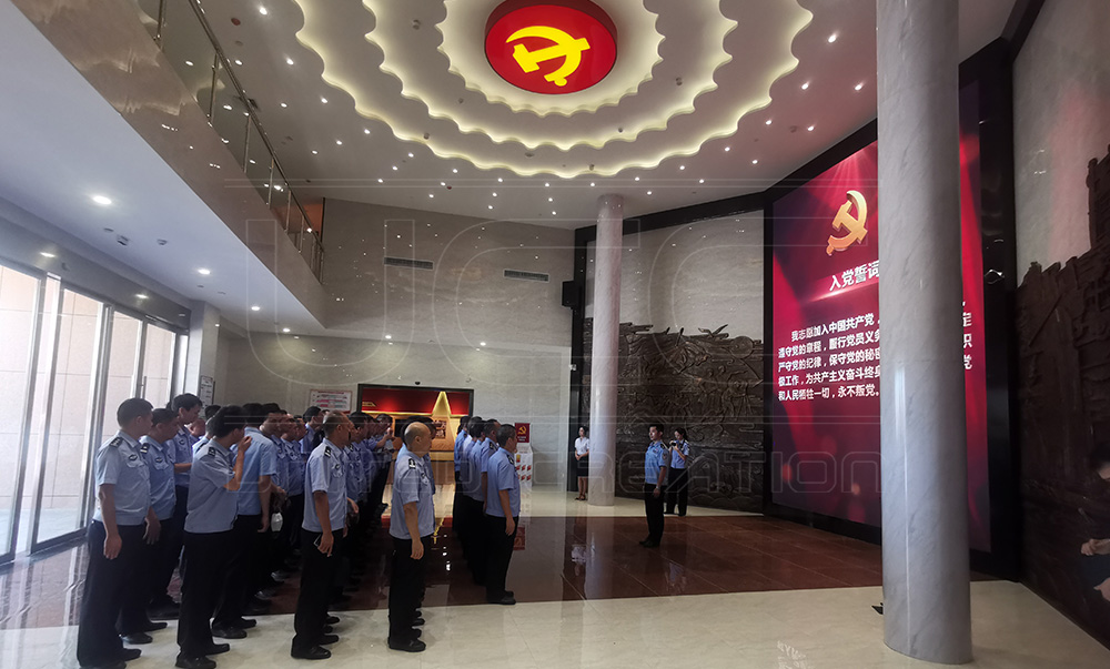 建黨節，我們在東海島黨群服務中心向黨致敬！